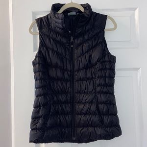 Athleta black puffer vest